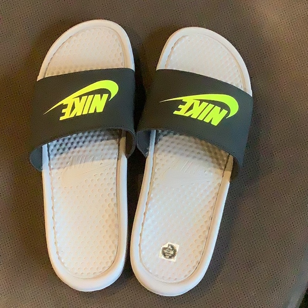 Mens Nike flip flop sandals